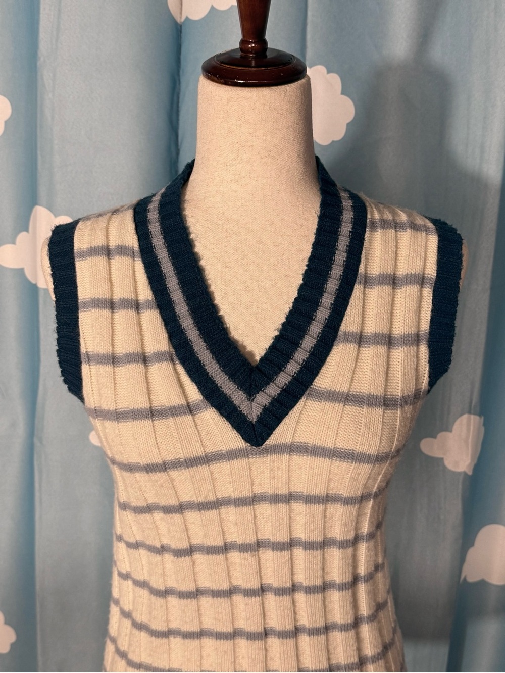Vintage Sears acrylic blues and cream V neck preppy sweater vest. XS - Picture 5 of 5